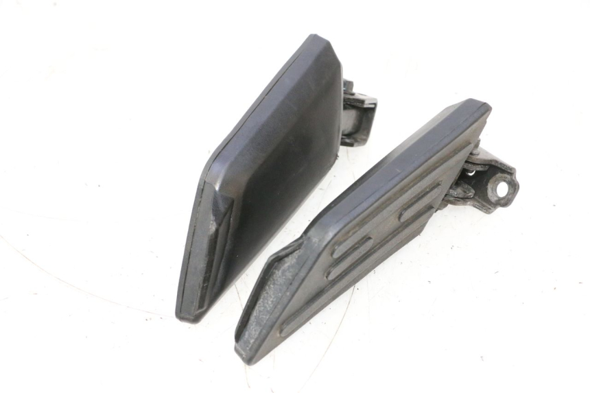 photo de PAR DE APOIOS DE PÉ TRASEIROS PEUGEOT KISBEE 2T 50 (2010 - 2017) - Zoom do estado de desgaste