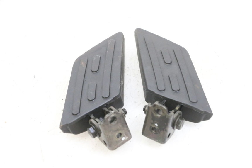 photo de PAR DE APOIOS DE PÉ TRASEIROS PEUGEOT KISBEE 4T 50 (2010 - 2017) - Pontos de fixação