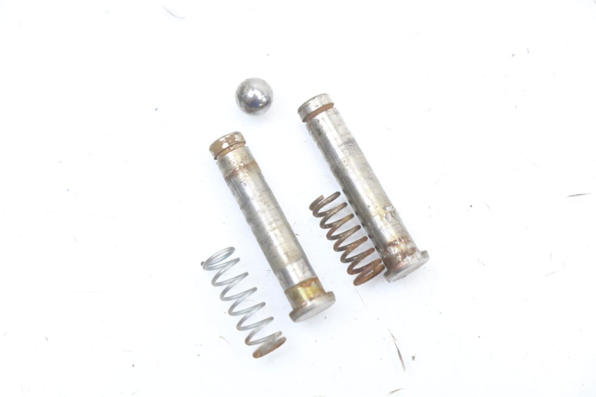 photo de PAR DE APOIOS DE PÉ TRASEIROS RENAULT KOURANOS 125 (2001 - 2004) - Ampliação técnica