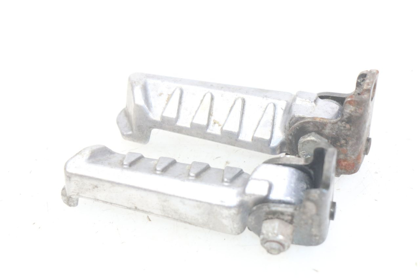 photo de PAR DE APOIOS DE PÉ TRASEIROS PEUGEOT LUDIX BLASTER 50 (2006 - 2014) - Vista principal