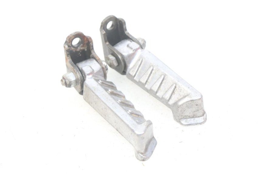 photo de PAR DE APOIOS DE PÉ TRASEIROS PEUGEOT LUDIX BLASTER 50 (2006 - 2014) - Detalhe da peça