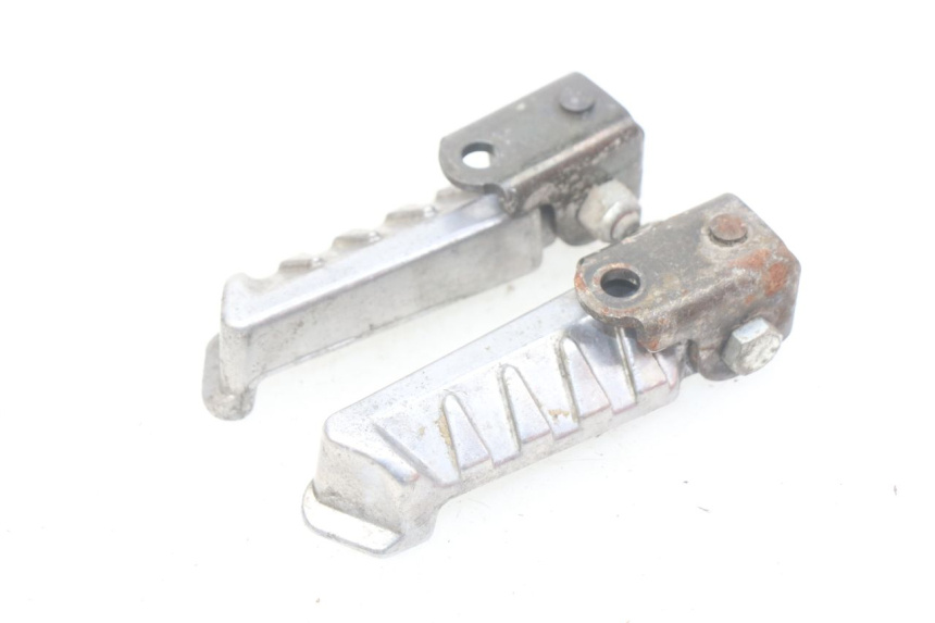 photo de PAR DE APOIOS DE PÉ TRASEIROS PEUGEOT LUDIX BLASTER 50 (2006 - 2014) - Zoom do estado de desgaste