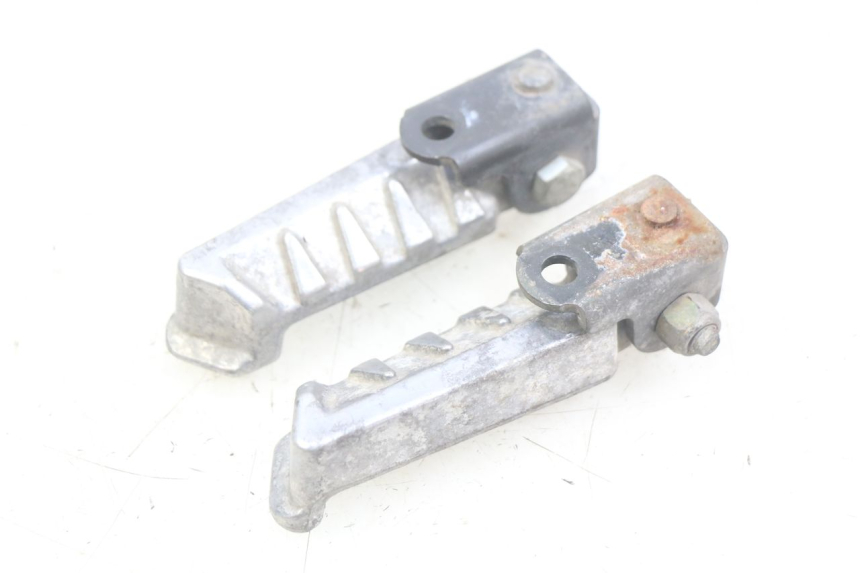 photo de PAR DE APOIOS DE PÉ TRASEIROS PEUGEOT LUDIX 50 (2005 - 2007) - Detalhe da peça