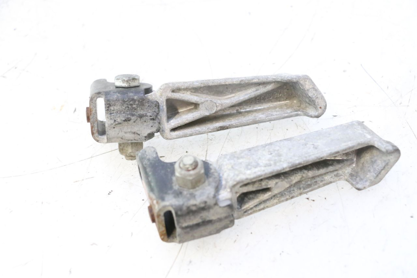 photo de PAR DE APOIOS DE PÉ TRASEIROS PEUGEOT LUDIX ONE 50 (2004 - 2013) - Zoom do estado de desgaste