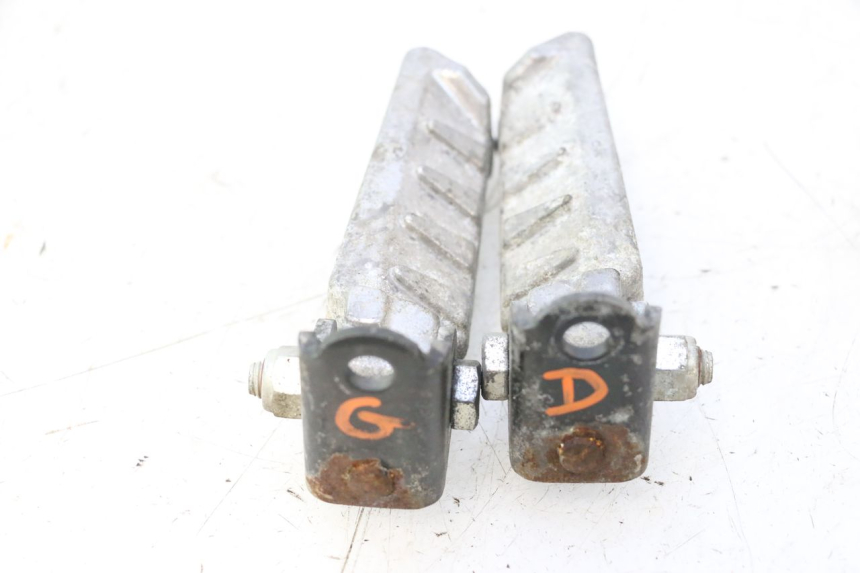 photo de PAR DE APOIOS DE PÉ TRASEIROS PEUGEOT LUDIX ONE 50 (2004 - 2013) - Ampliação técnica