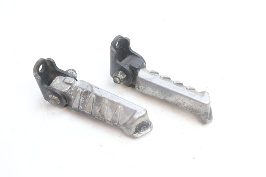 photo de PAR DE APOIOS DE PÉ TRASEIROS PEUGEOT LUDIX ONE 50 (2004 - 2013) - Detalhe da peça