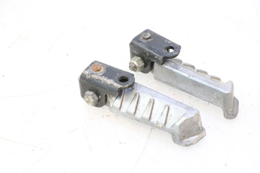 photo de PAR DE APOIOS DE PÉ TRASEIROS PEUGEOT LUDIX ONE 50 (2004 - 2006) - Detalhe da peça