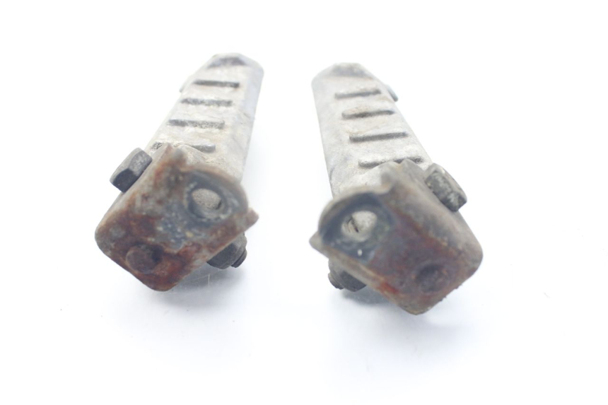 photo de PAR DE APOIOS DE PÉ TRASEIROS PEUGEOT LUDIX SNAKE 2T 50 (2004 - 2014) - Detalhe da peça