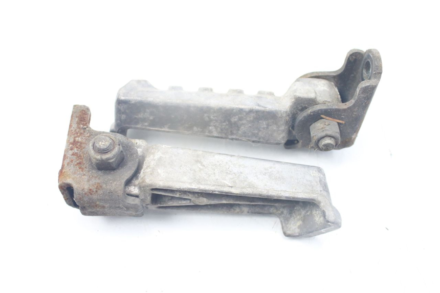 photo de PAR DE APOIOS DE PÉ TRASEIROS PEUGEOT LUDIX SNAKE 2T 50 (2004 - 2014) - Outro ângulo de visão