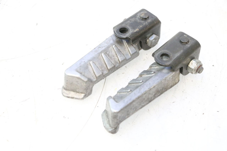 photo de PAR DE APOIOS DE PÉ TRASEIROS PEUGEOT LUDIX SNAKE 2T 50 (2004 - 2014) - Detalhe da peça