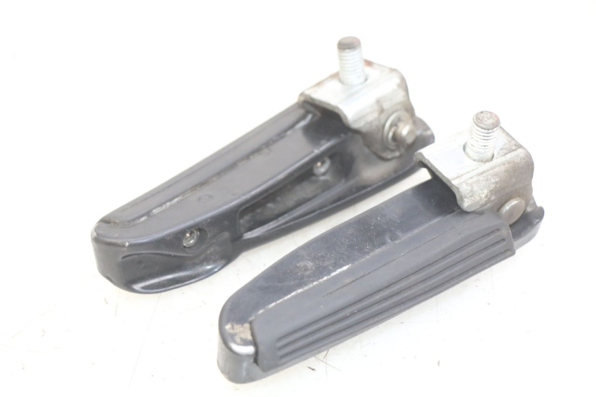 photo de PAR DE APOIOS DE PÉ TRASEIROS GILERA NEXUS 125 (2007 - 2009) - Detalhe da peça