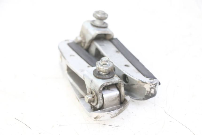 photo de PAR DE APOIOS DE PÉ TRASEIROS GILERA NEXUS 125 (2009 - 2013) - Pontos de fixação