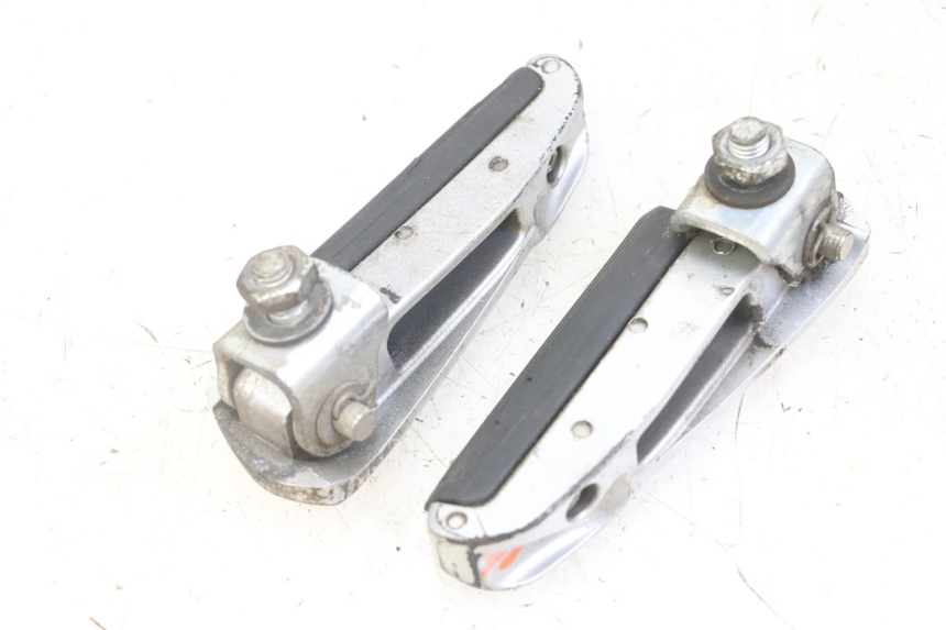 photo de PAR DE APOIOS DE PÉ TRASEIROS GILERA NEXUS 125 (2009 - 2013) - Peça verificada