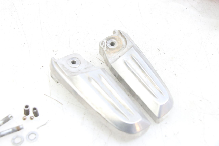 photo de PAR DE APOIOS DE PÉ TRASEIROS HONDA PCX (JF47) 125 (2012 - 2013) - Detalhe da peça