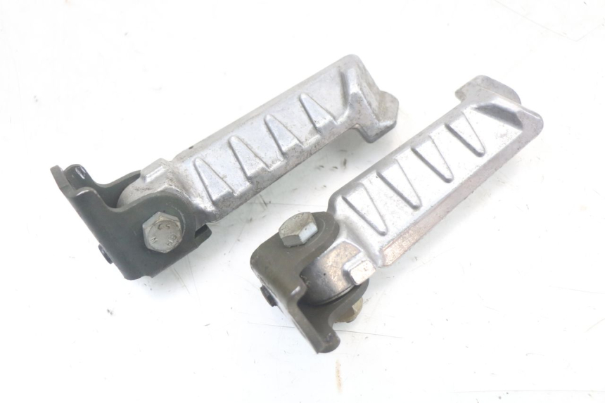 photo de PAR DE APOIOS DE PÉ TRASEIROS PEUGEOT LUDIX 50 (2005 - 2007) - Detalhe da peça