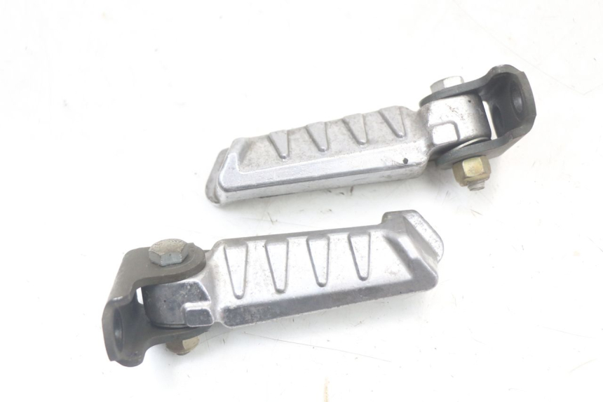 photo de PAR DE APOIOS DE PÉ TRASEIROS PEUGEOT LUDIX 50 (2005 - 2007) - Zoom do estado de desgaste