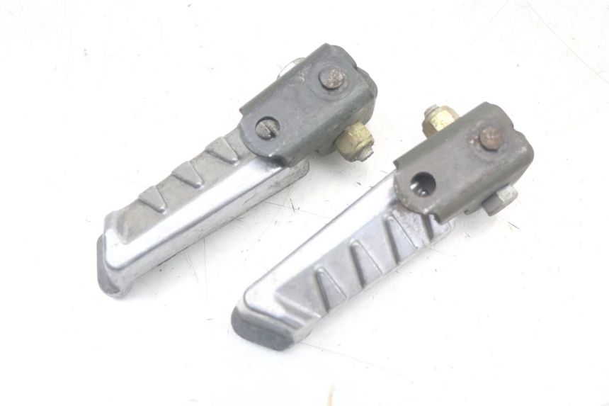 photo de PAR DE APOIOS DE PÉ TRASEIROS PEUGEOT LUDIX 50 (2005 - 2007) - Outro ângulo de visão