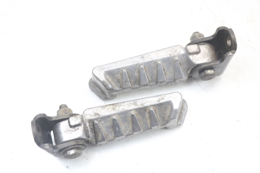 photo de PAR DE APOIOS DE PÉ TRASEIROS PEUGEOT LUDIX 50 (2005 - 2007) - Detalhe da peça