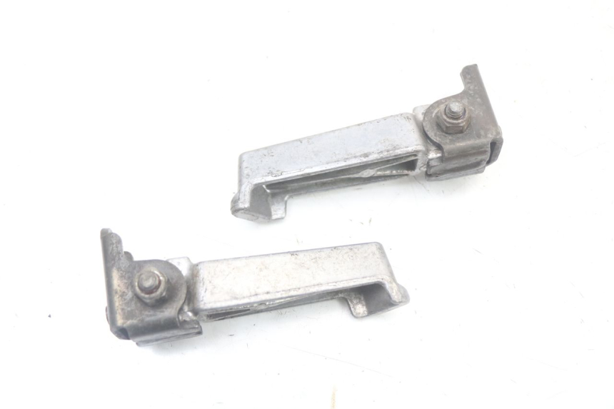 photo de PAR DE APOIOS DE PÉ TRASEIROS PEUGEOT LUDIX 50 (2005 - 2007) - Outro ângulo de visão
