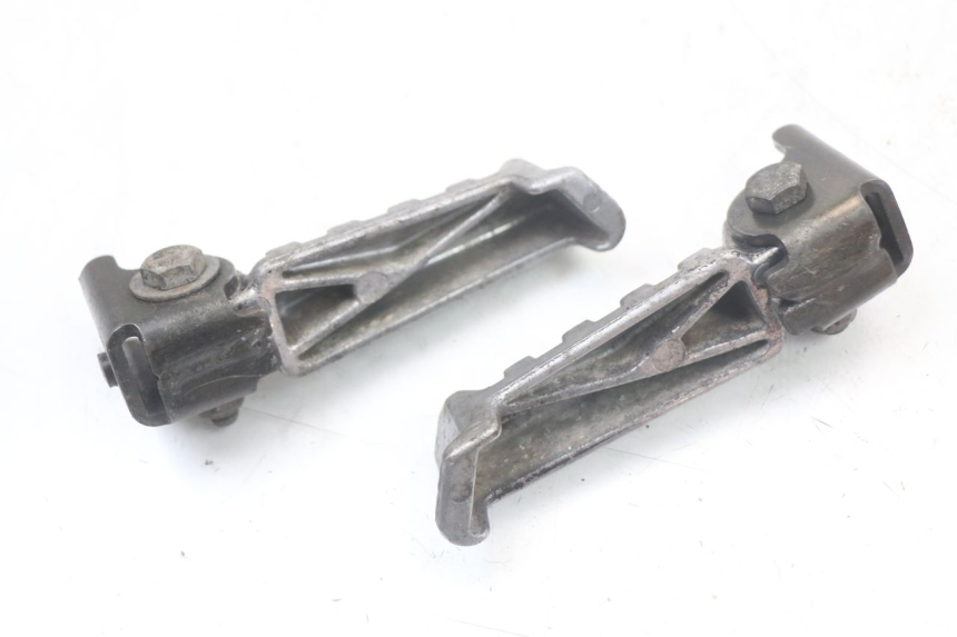 photo de PAR DE APOIOS DE PÉ TRASEIROS PEUGEOT LUDIX 50 (2005 - 2007) - Ampliação técnica
