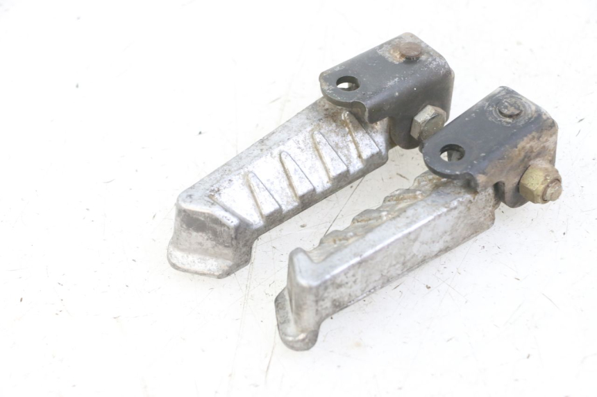 photo de PAR DE APOIOS DE PÉ TRASEIROS PEUGEOT LUDIX ONE 50 (2005 - 2008) - Detalhe da peça