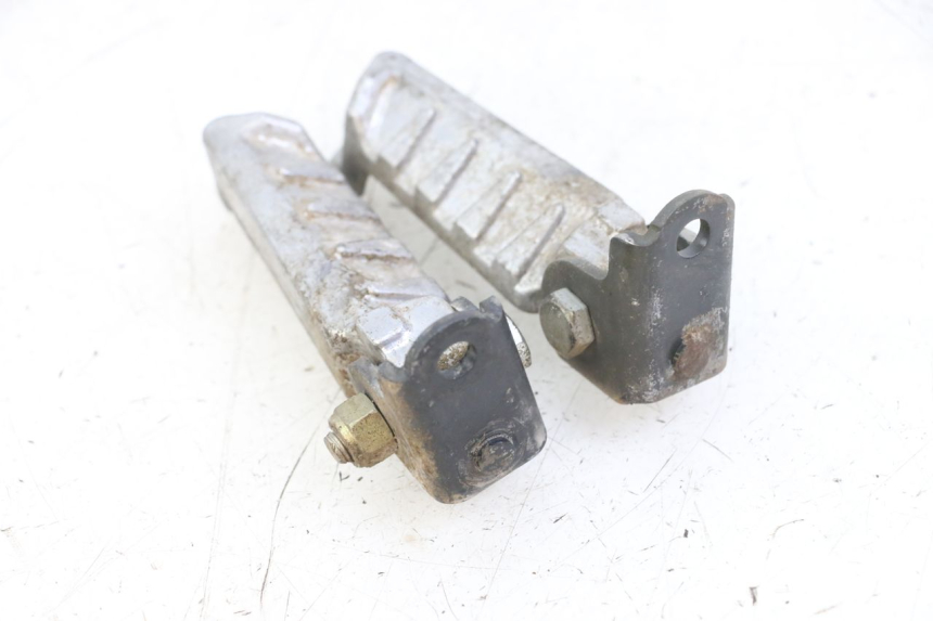 photo de PAR DE APOIOS DE PÉ TRASEIROS PEUGEOT LUDIX ONE 50 (2005 - 2008) - Outro ângulo de visão