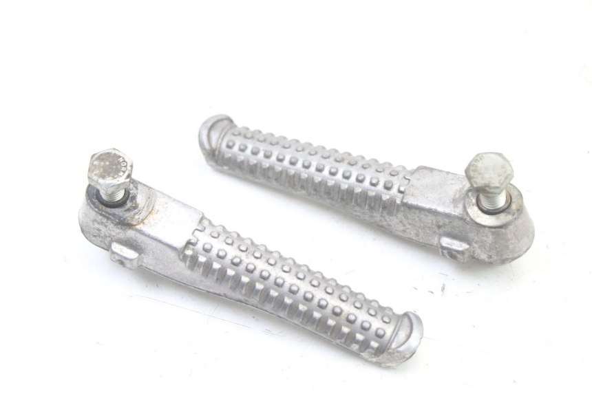 photo de PAR DE APOIOS DE PÉ TRASEIROS PEUGEOT TREKKER TKR 50 (2005 - 2014) - Detalhe da peça