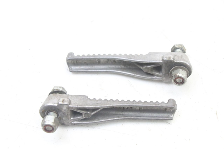 photo de PAR DE APOIOS DE PÉ TRASEIROS PEUGEOT TREKKER TKR 50 (2005 - 2014) - Outro ângulo de visão