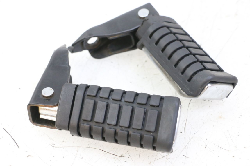 photo de PAR DE APOIOS DE PÉ TRASEIROS REGAL RAPTOR RAXTER 2 125 (2007 - 2015) - Detalhe da peça