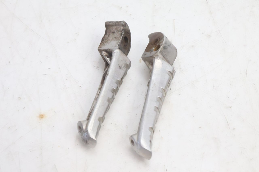 photo de PAR DE APOIOS DE PÉ TRASEIROS MZ RT 125 (2000 - 2008) - Detalhe da peça