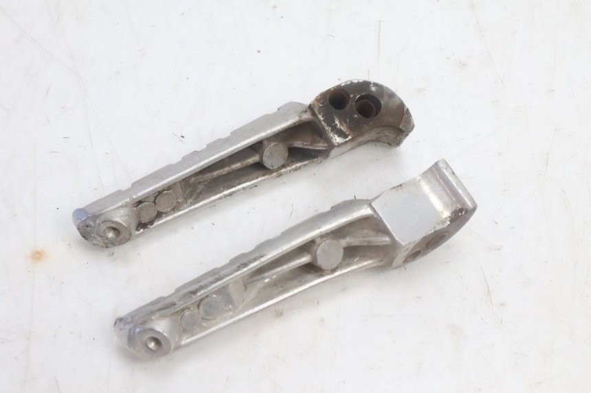 photo de PAR DE APOIOS DE PÉ TRASEIROS MZ RT 125 (2000 - 2008) - Outro ângulo de visão