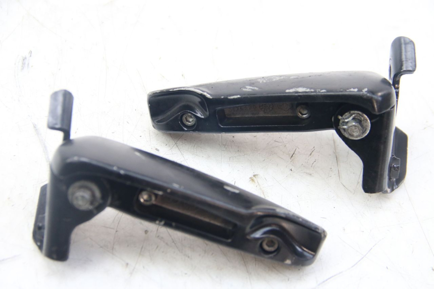 photo de PAR DE APOIOS DE PÉ TRASEIROS GILERA RUNNER SP 50 (2009 - 2017) - Detalhe da peça