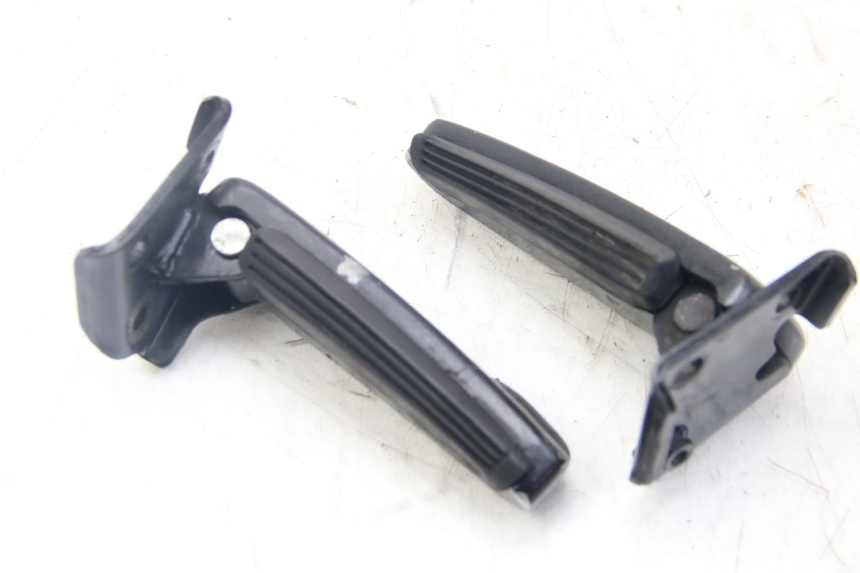 photo de PAR DE APOIOS DE PÉ TRASEIROS GILERA RUNNER SP 50 (2009 - 2017) - Ampliação técnica