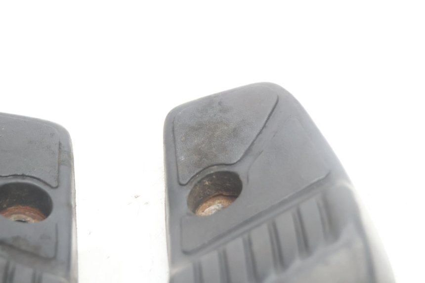 photo de PAR DE APOIOS DE PÉ TRASEIROS HONDA SCV LEAD 100 (2003 - 2007) - Ampliação técnica