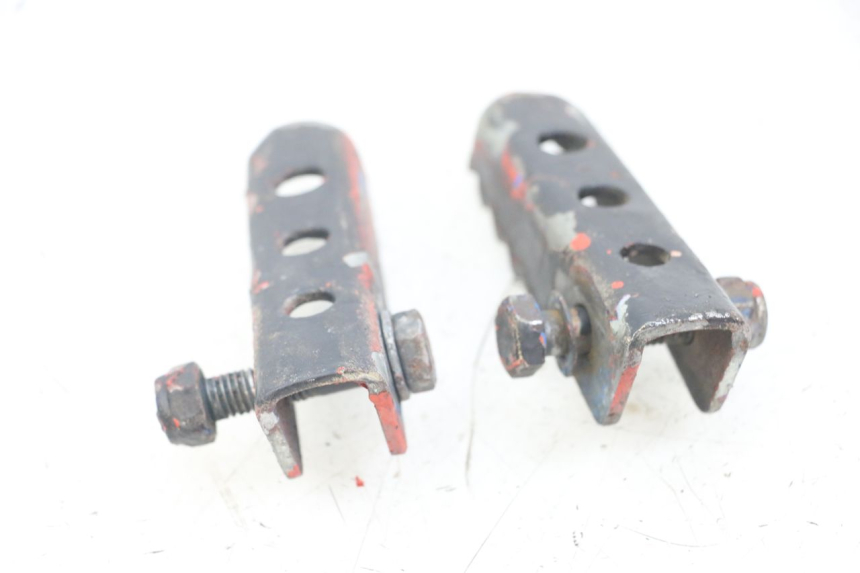 photo de PAR DE APOIOS DE PÉ TRASEIROS DERBI SENDA SM X-TREME 50 (2006 - 2010) - Detalhe da peça