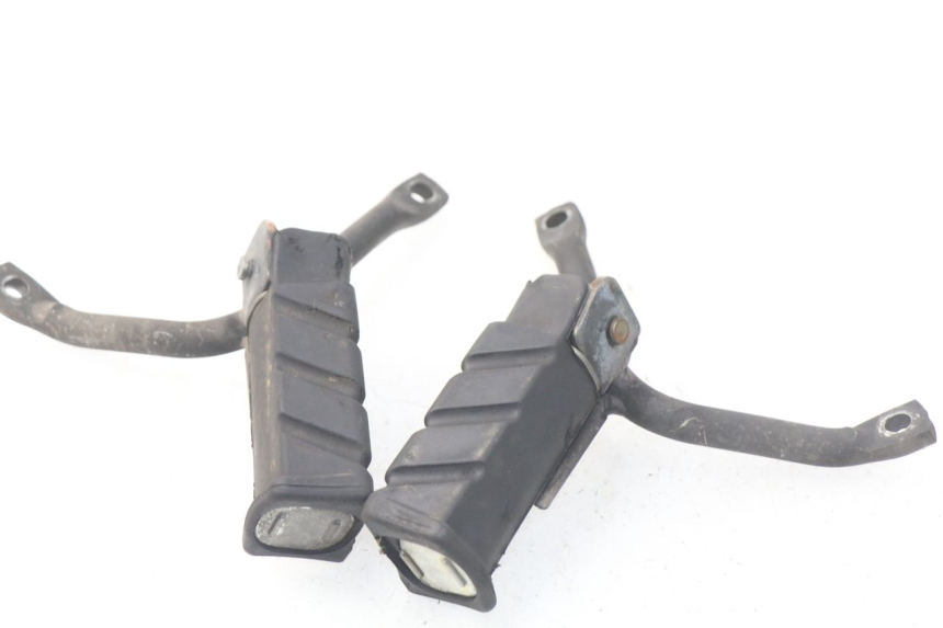 photo de PAR DE APOIOS DE PÉ TRASEIROS HONDA SES DYLAN 125 (2002 - 2006) - Zoom do estado de desgaste