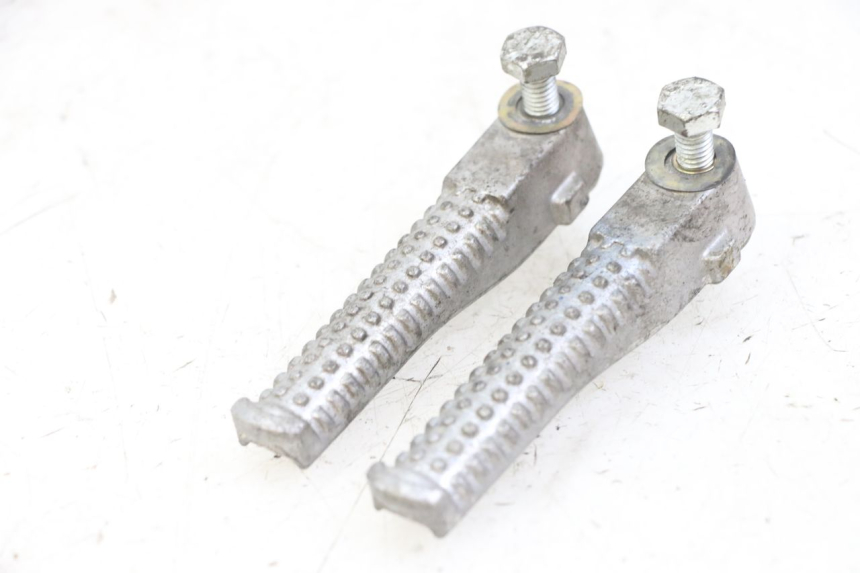 photo de PAR DE APOIOS DE PÉ TRASEIROS PEUGEOT SPEEDFIGHT 2 LC 50 (2000 - 2009) - Detalhe da peça