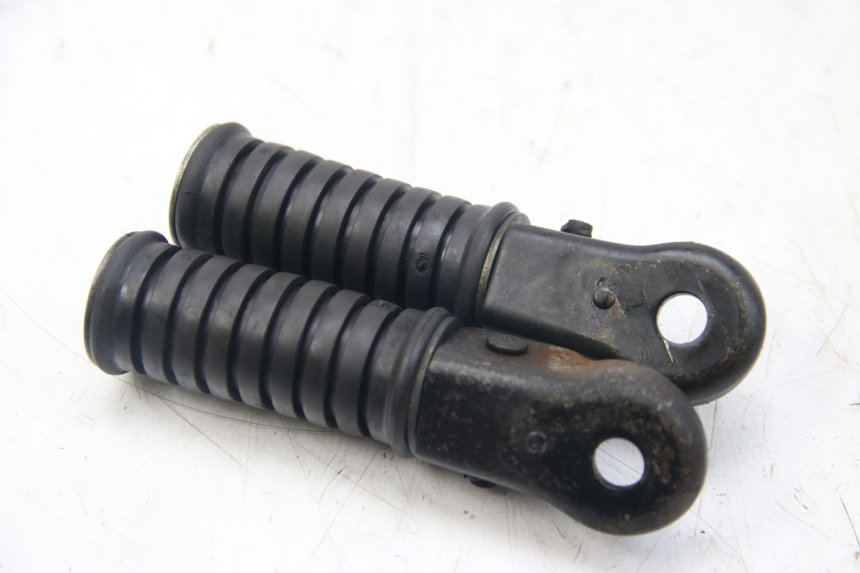 photo de PAR DE APOIOS DE PÉ TRASEIROS YAMAHA SR 125 (1982 - 2003) - Detalhe da peça