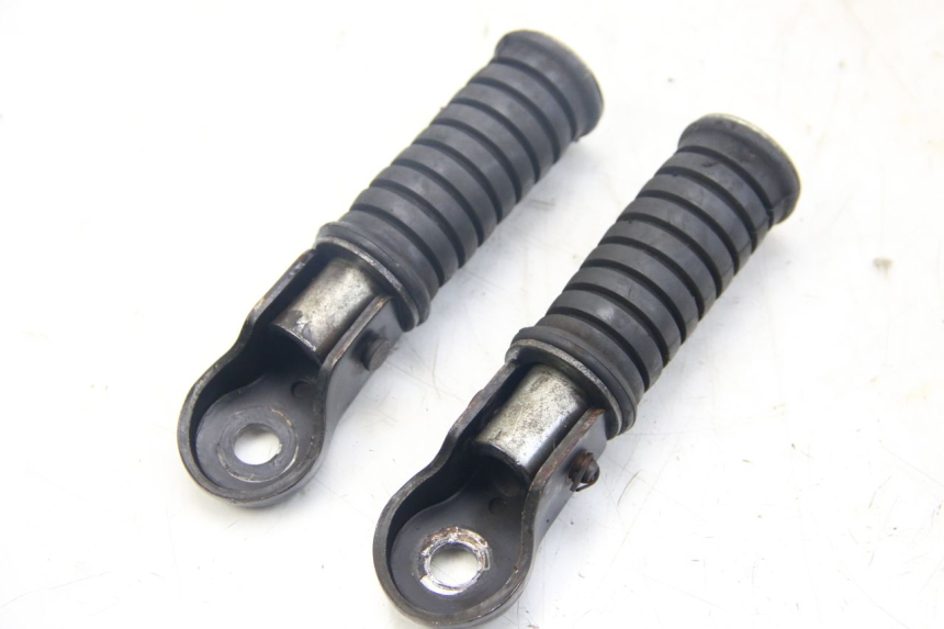 photo de PAR DE APOIOS DE PÉ TRASEIROS YAMAHA SR 125 (1982 - 2003) - Detalhe da peça