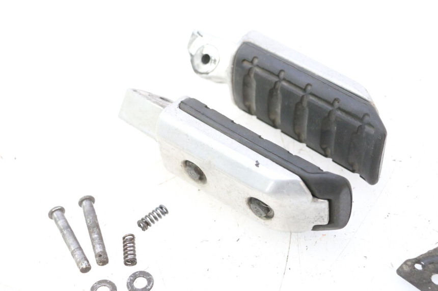 photo de PAR DE APOIOS DE PÉ TRASEIROS HONDA ST PAN EUROPEAN 1100 (1990 - 2002) - Zoom do estado de desgaste