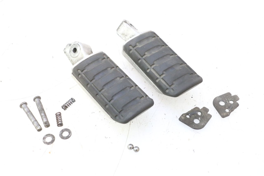 photo de PAR DE APOIOS DE PÉ TRASEIROS HONDA ST PAN EUROPEAN 1100 (1990 - 2002) - Marcações e referências