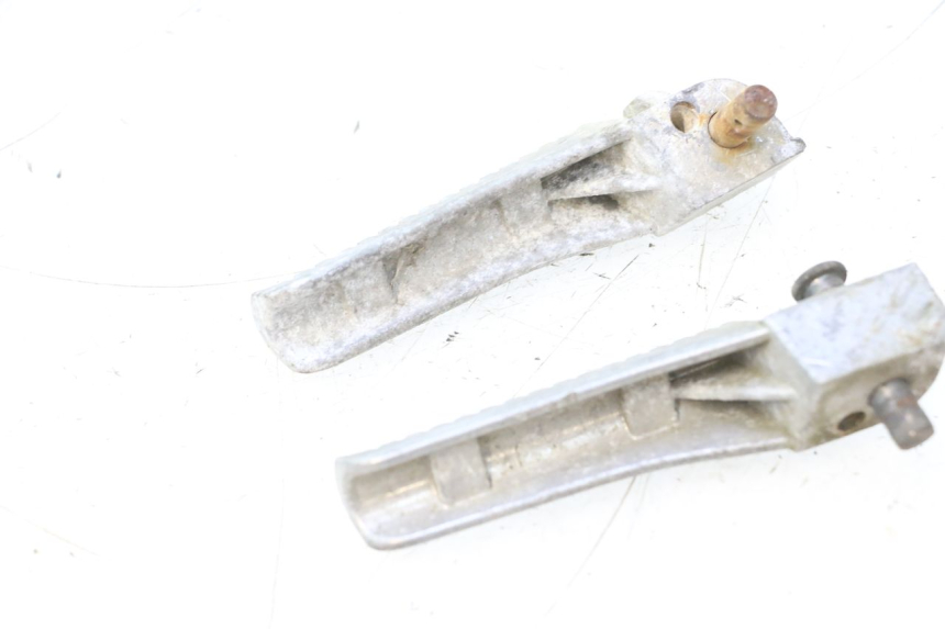 photo de PAR DE APOIOS DE PÉ TRASEIROS GILERA STALKER 50 (2004 - 2014) - Detalhe da peça