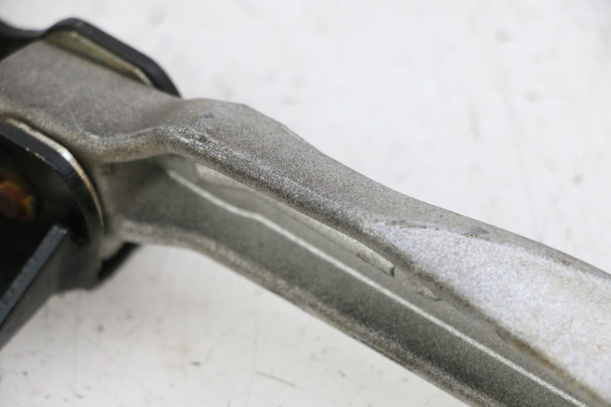 photo de PAR DE APOIOS DE PÉ TRASEIROS SYM FIDDLE 3 III 50 (2014 - 2020) - Pontos de fixação