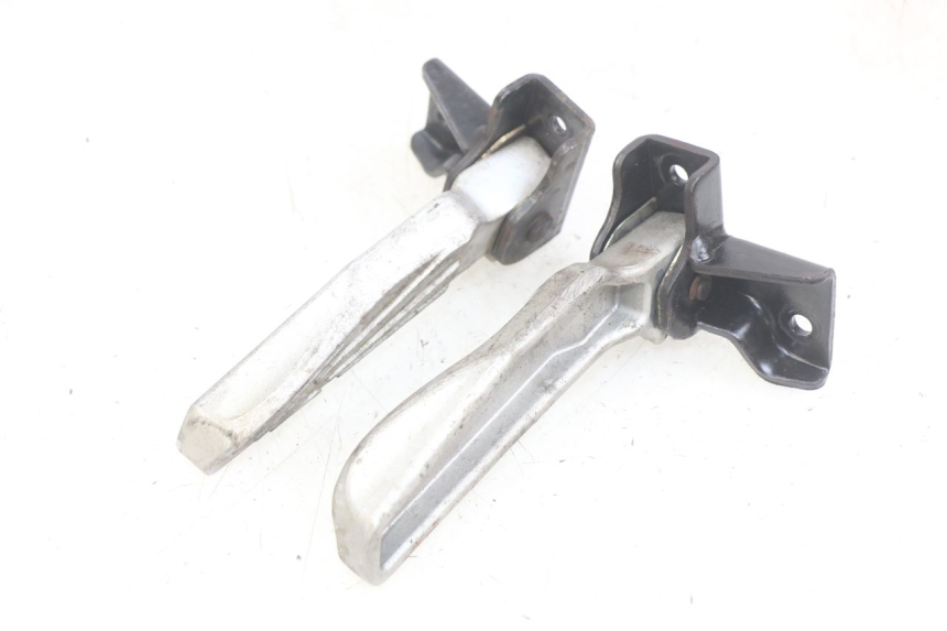 photo de PAR DE APOIOS DE PÉ TRASEIROS SYM SYMPHONY 125 (2009 - 2015) - Pontos de fixação