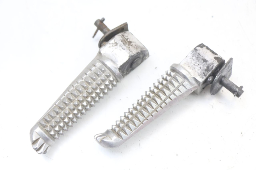 photo de PAR DE APOIOS DE PÉ TRASEIROS YAMAHA TDR DELTABOX 125 (1997 - 2003) - Detalhe da peça