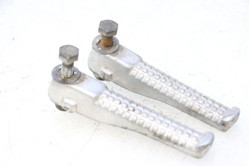 photo de PAR DE APOIOS DE PÉ TRASEIROS PEUGEOT TREKKER 50 (1995 - 2004) - Pontos de fixação