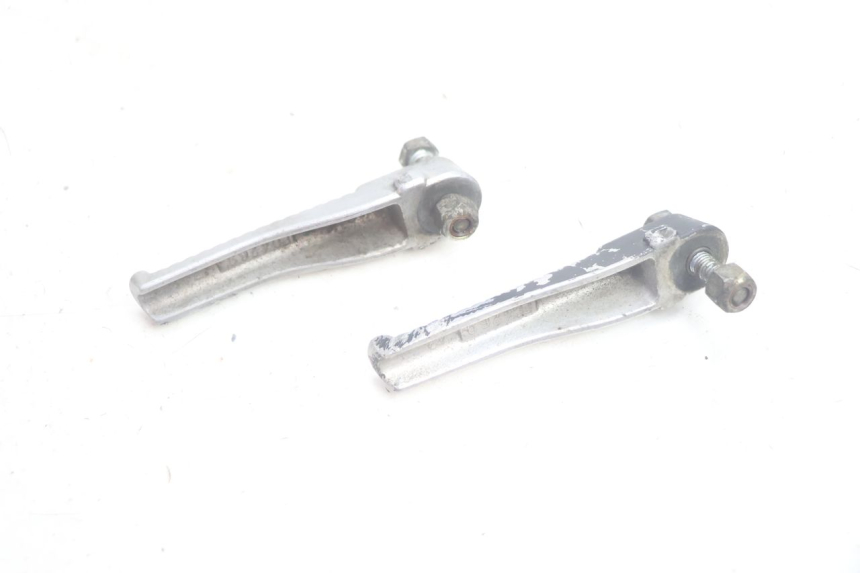 photo de PAR DE APOIOS DE PÉ TRASEIROS PEUGEOT TREKKER 50 (1995 - 2004) - Zoom do estado de desgaste