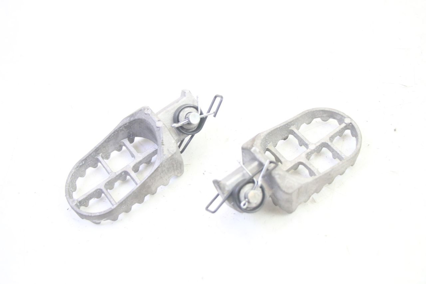 photo de PAR DE APOIOS DE PÉ TRASEIROS YAMAHA TTR 125 (2000 - 2020) - Ampliação técnica