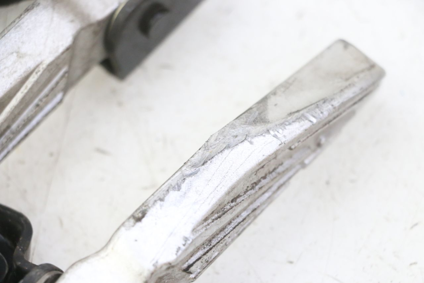 photo de PAR DE APOIOS DE PÉ TRASEIROS PEUGEOT TWEET 4T 50 (2018 - 2022) - Outro ângulo de visão