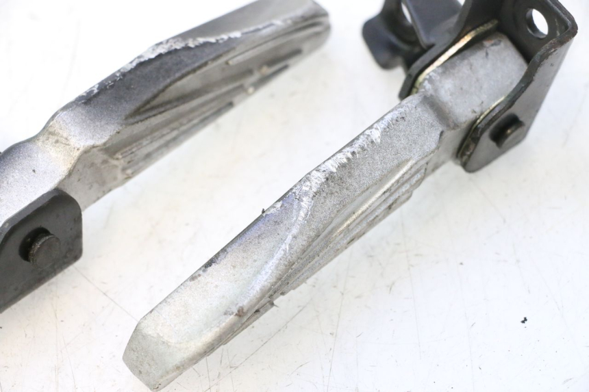 photo de PAR DE APOIOS DE PÉ TRASEIROS PEUGEOT TWEET 4T 50 (2018 - 2022) - Pontos de fixação